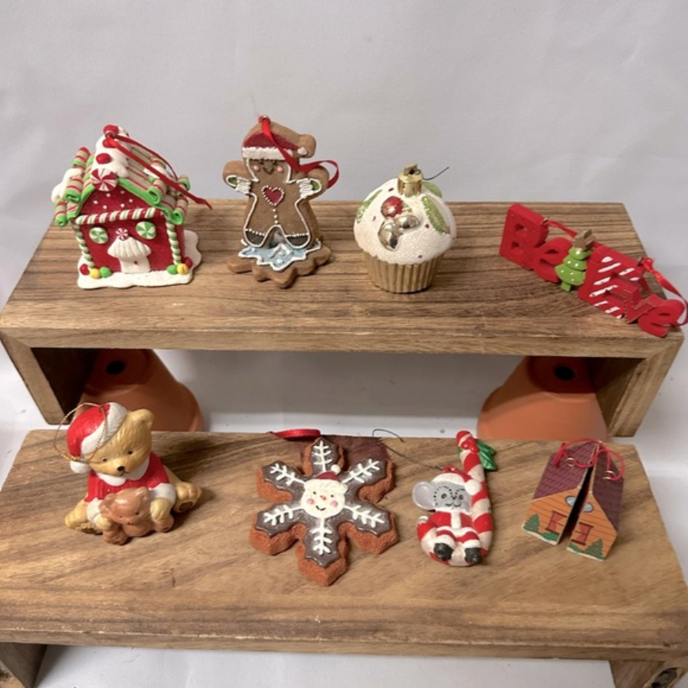 Set‎ of (8) ginger bread themed ornaments